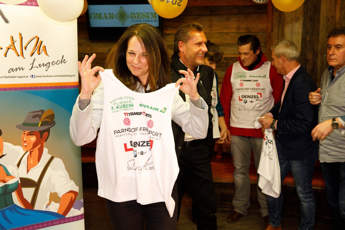 Die Dirndlmacherei beim Promiskirennen 2019 am Stuhleck! Look at YouTube