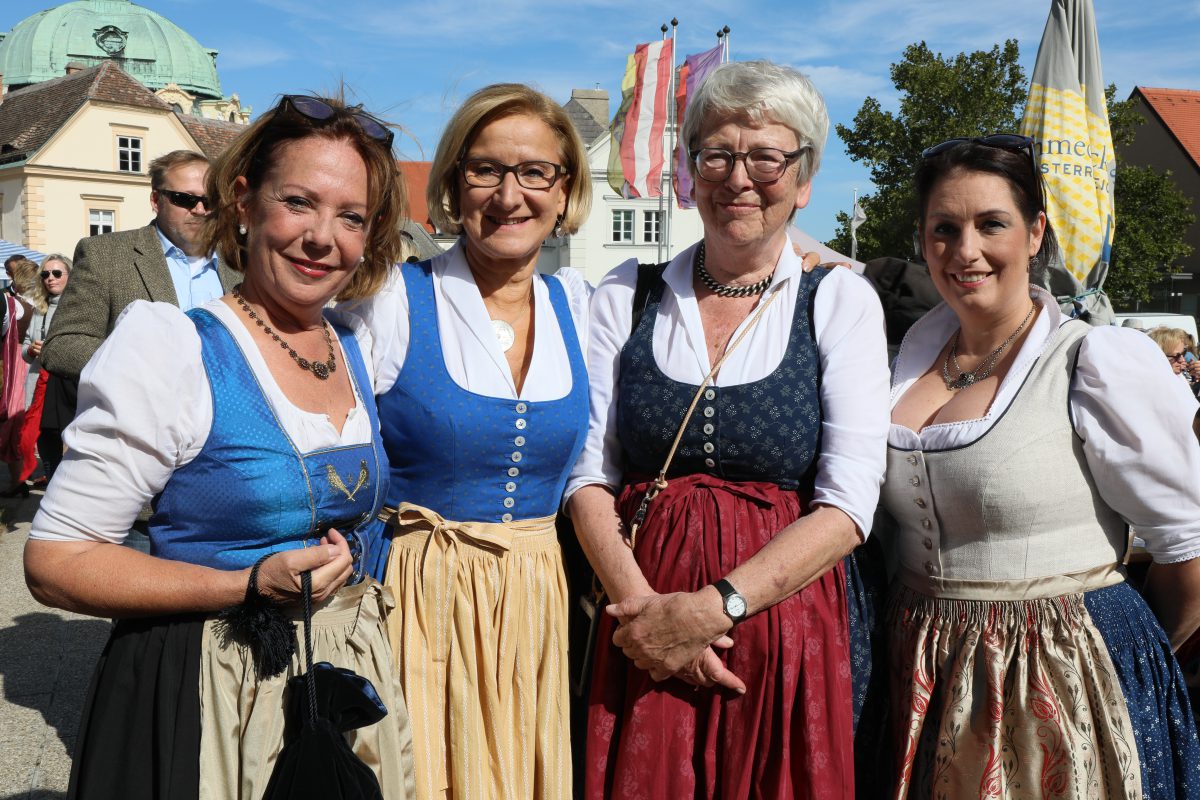 Klosterneuburger Tracht am Agneskirtag