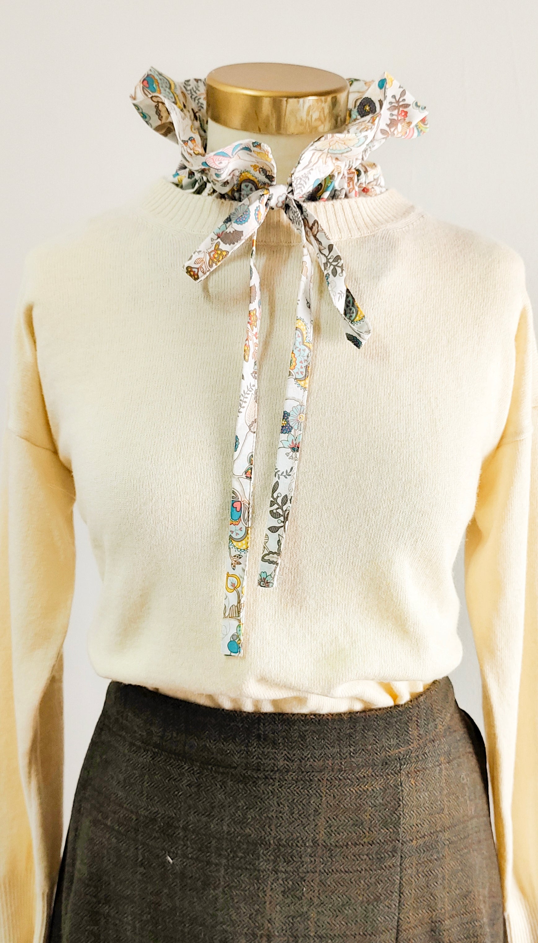 Funnelneck - gerüschter Jabotkragen "JAIMY"