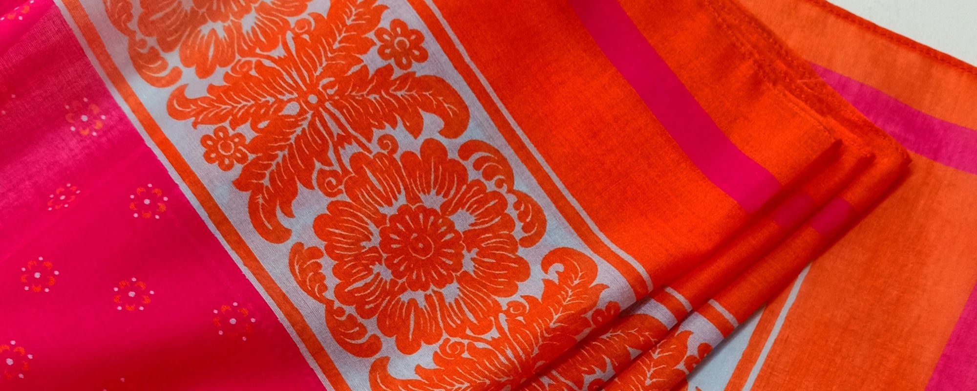 Handdruckschal aus Baumwollvoilé in diversen Farben-Dirndlmacherei Austria