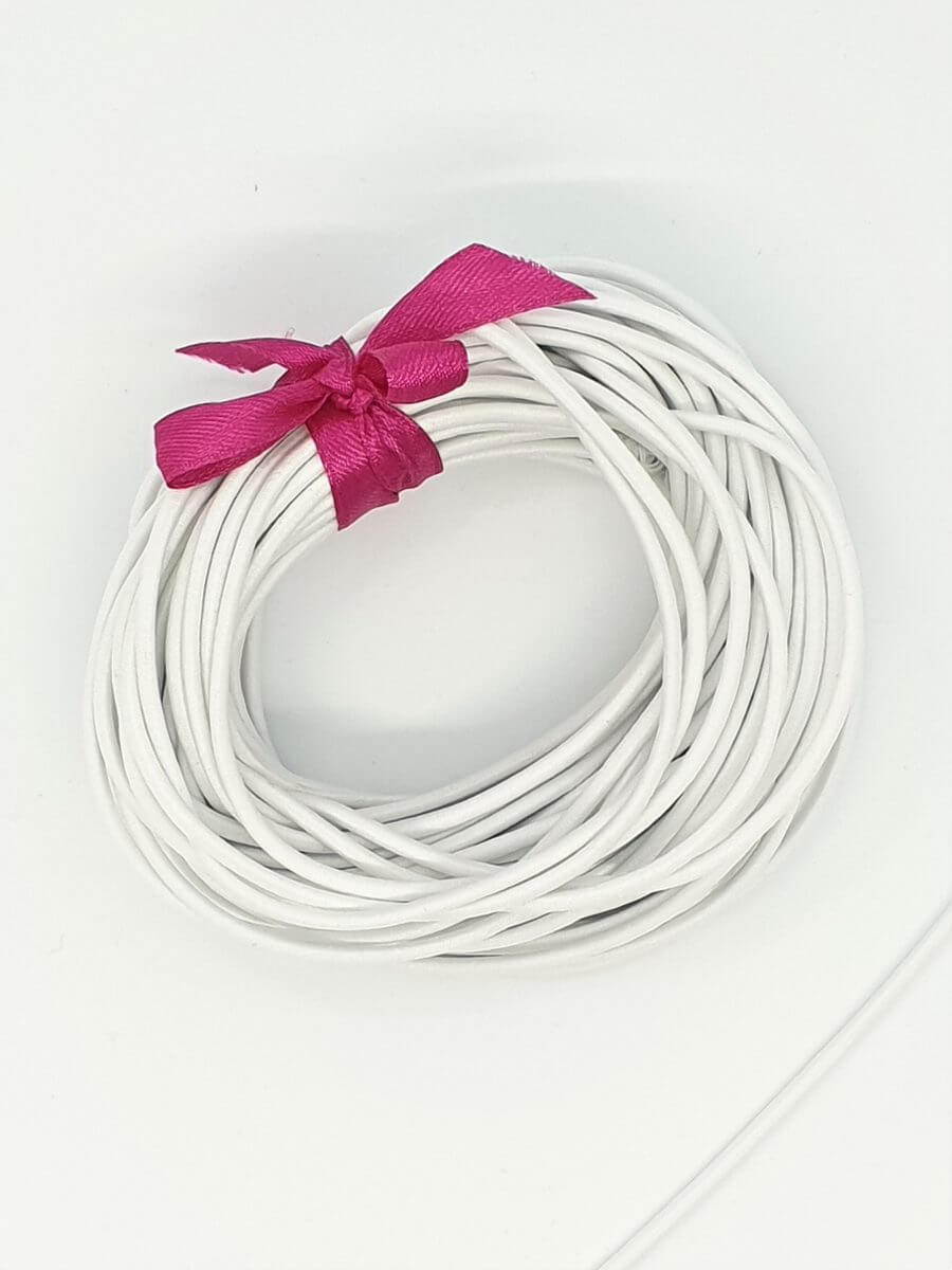 Schnurgummi schwarz oder weiß in 2,2 mm Stärke