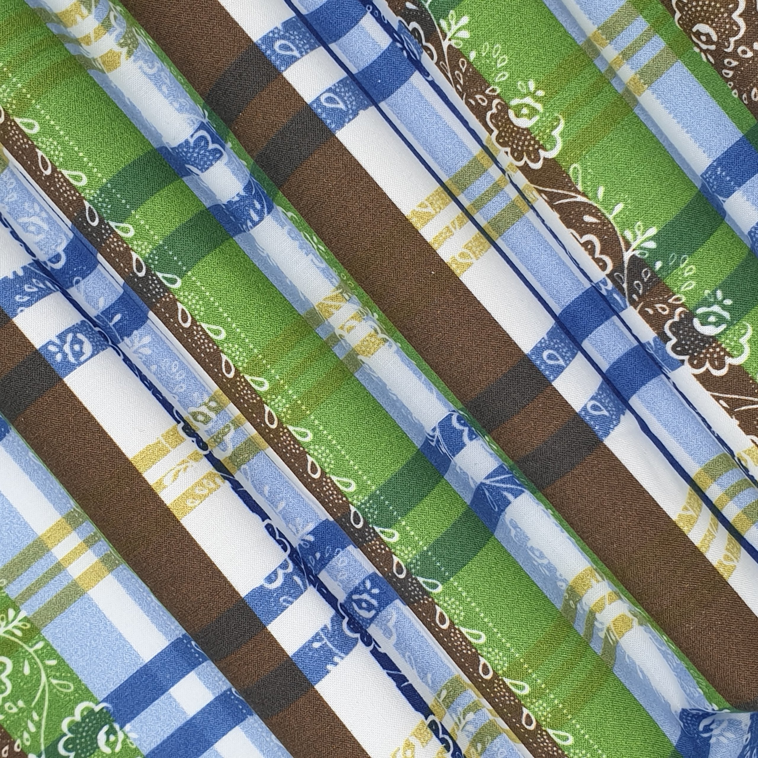 Wunderschöner Schürzen Dirndlstoff in blau und grün gehalten aus Baumwolle mit Karomuster