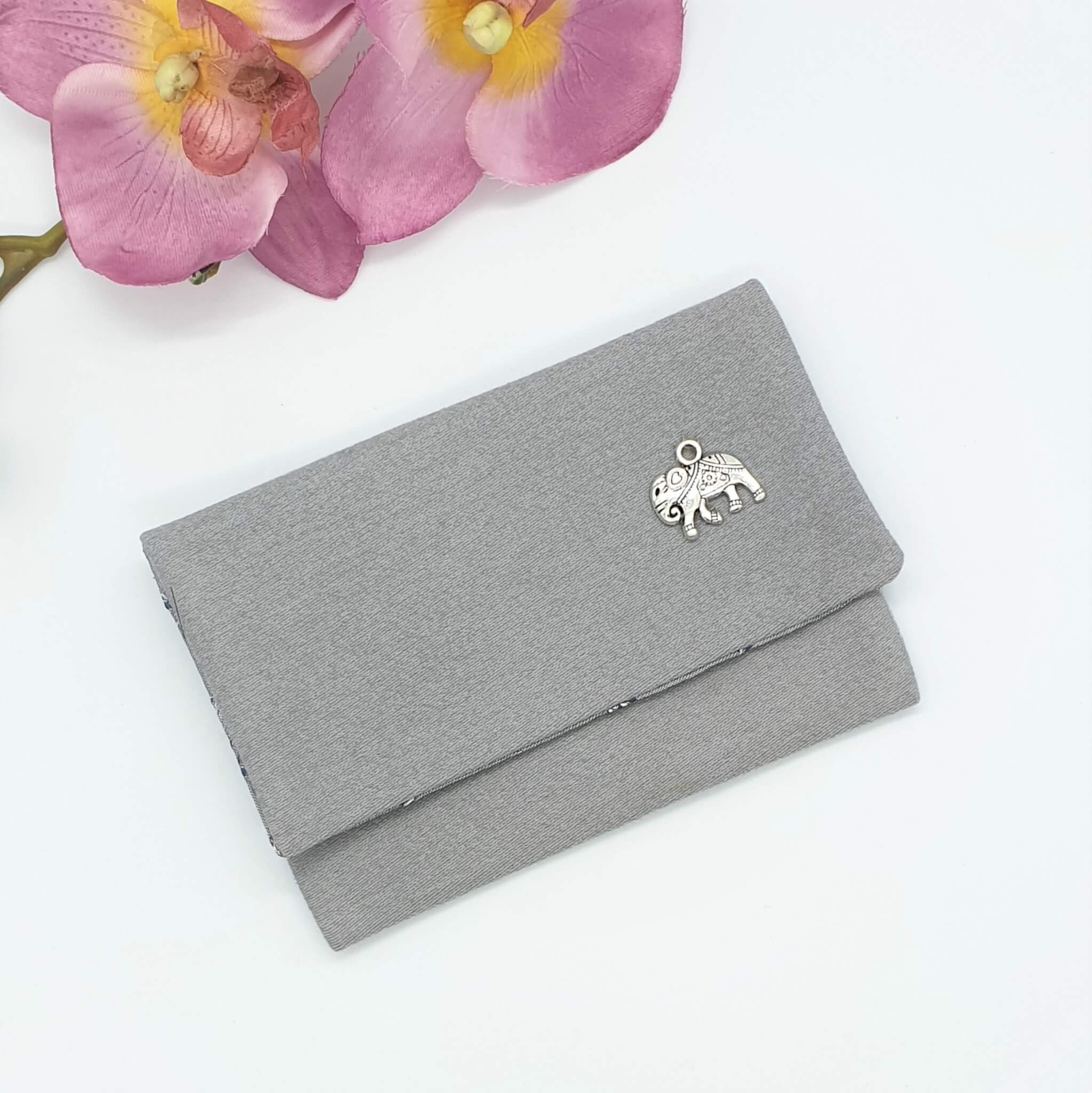 Tasche zur Aufbewahrung der BMNS-Schutzmaske aus hellgrauer Baumwolle, Dirndlstoff