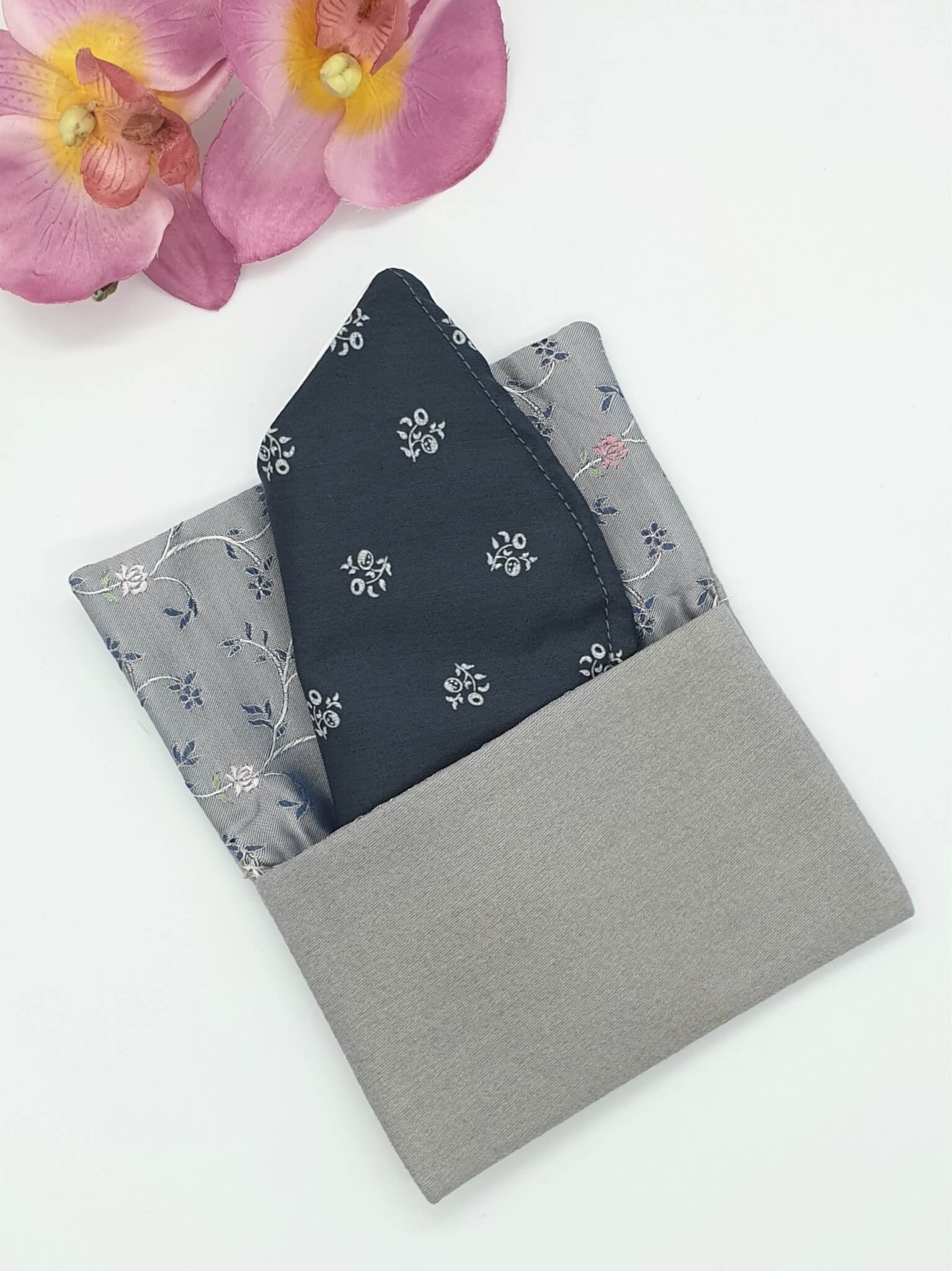 Tasche zur Aufbewahrung der BMNS-Schutzmaske aus hellgrauer Baumwolle, Dirndlstoff