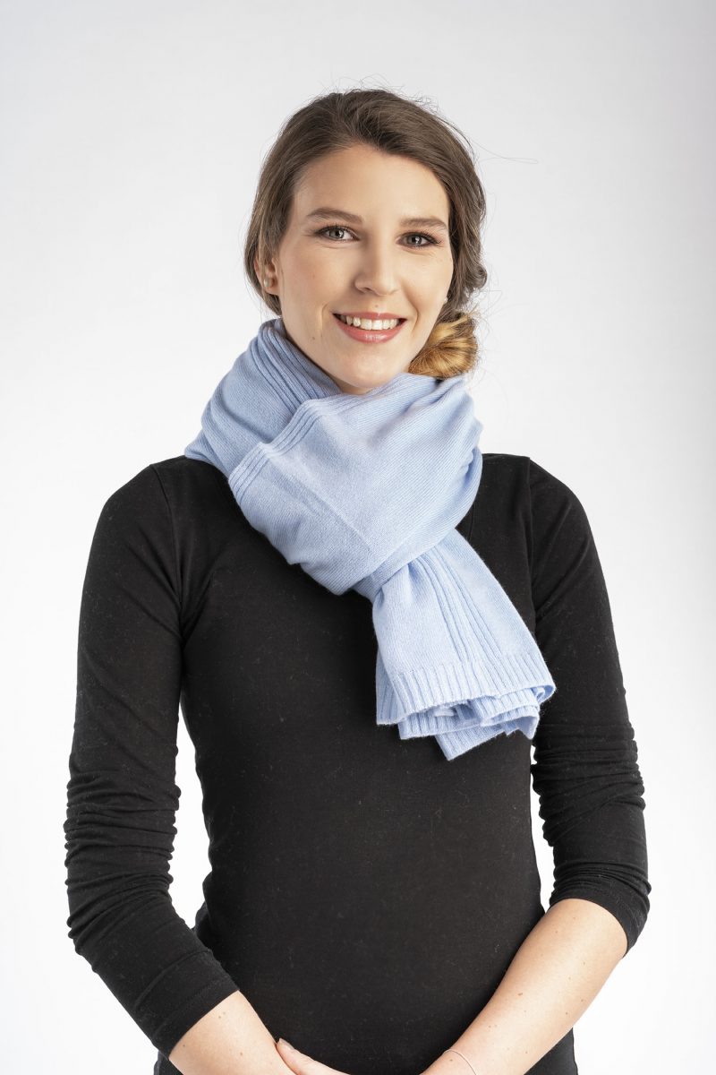 Wunderschöner kuscheliger warmer Poncho aus 100% Cashmere in hellblau