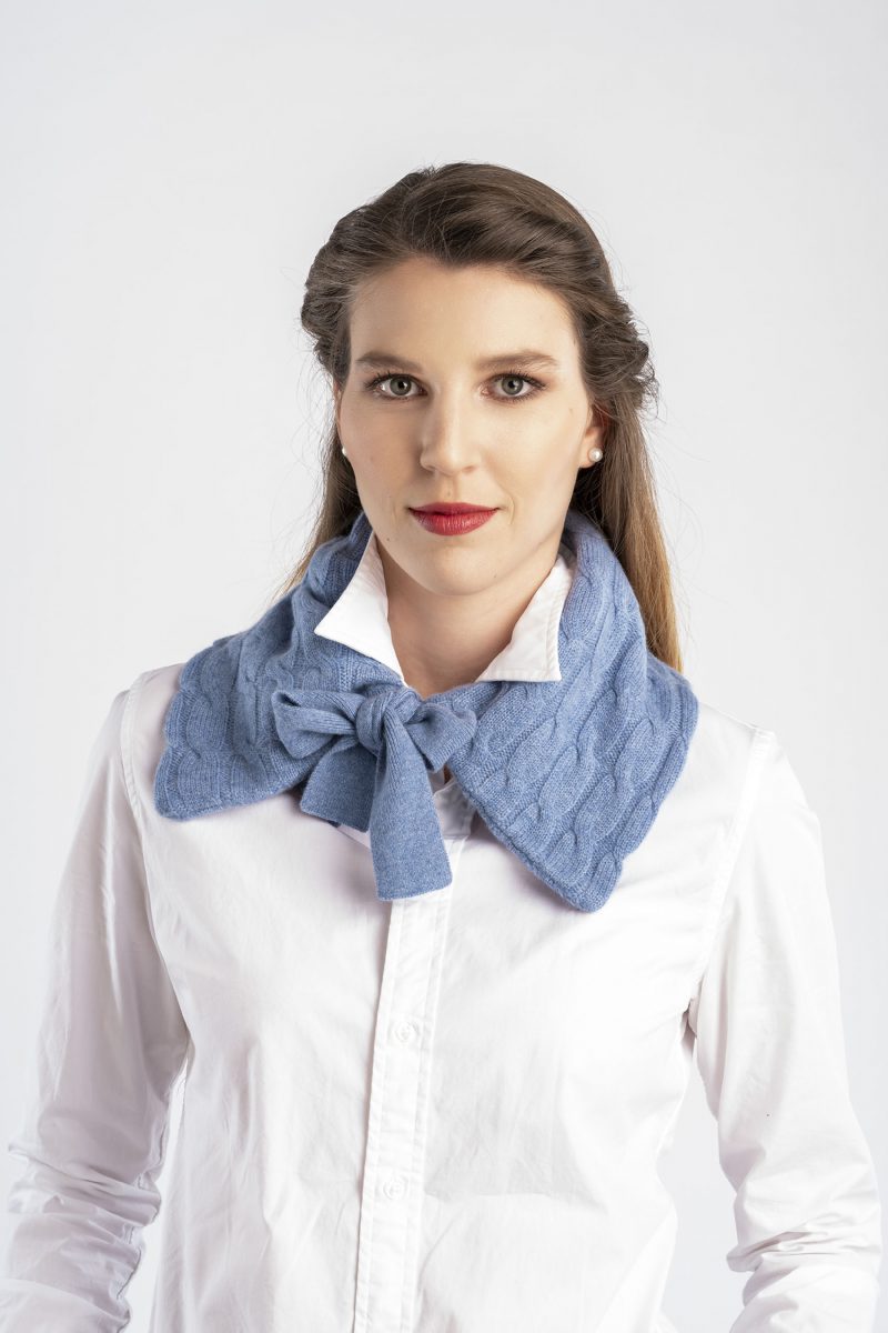 Stylischer ©Neckwarmer aus 100% Cashmere in blau, Kragen statt Schal