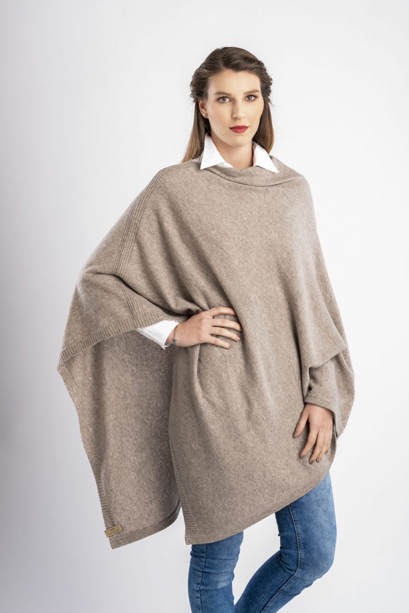 Wunderschöner kuscheliger warmer Poncho aus 100% Cashmere in beige