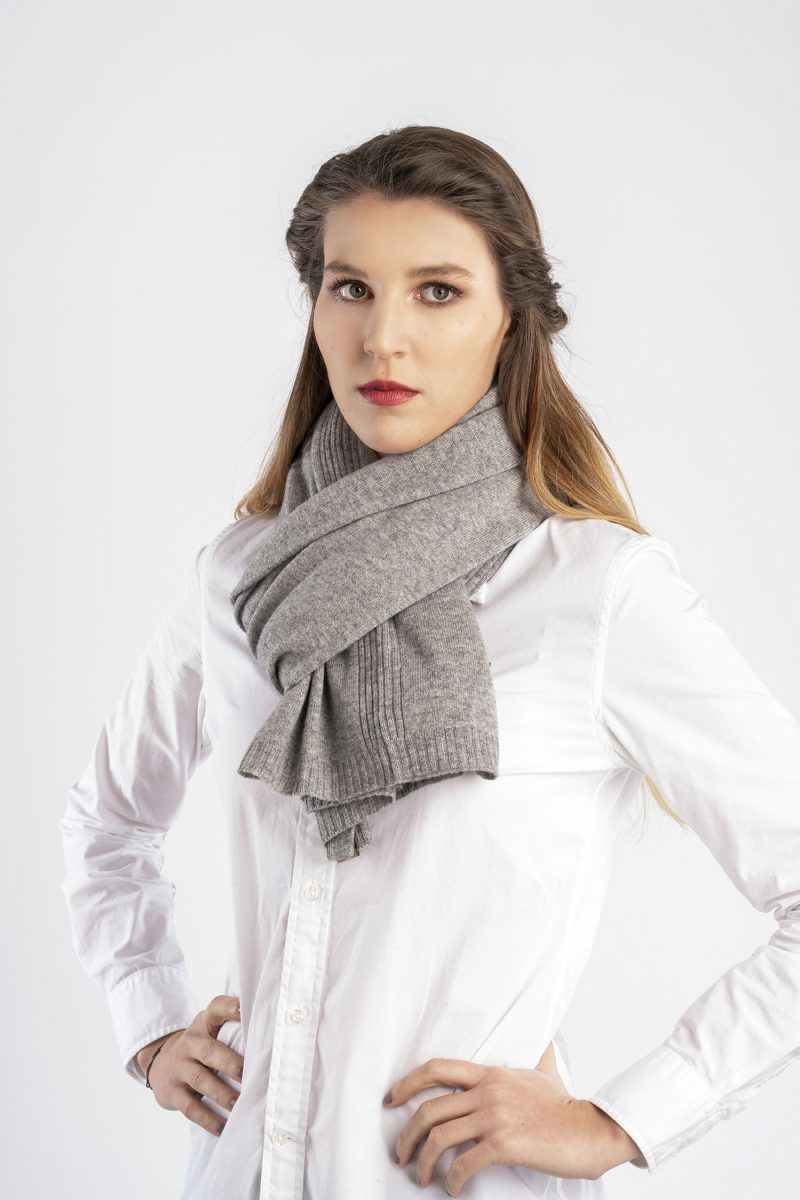 Wunderschöner kuscheliger warmer Poncho aus 100% Cashmere in grau