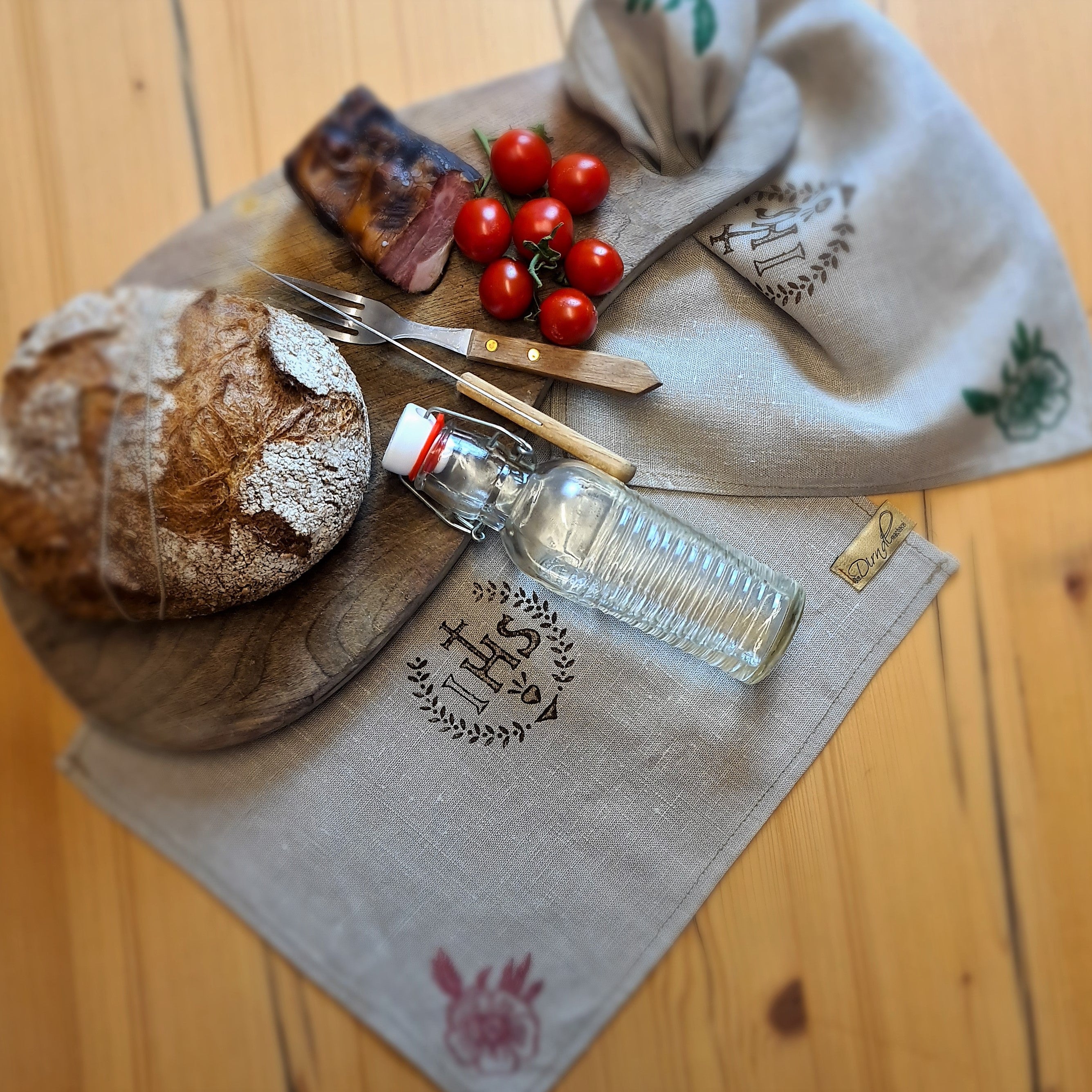 Handdruck - Brotkorbserviette "IHS"