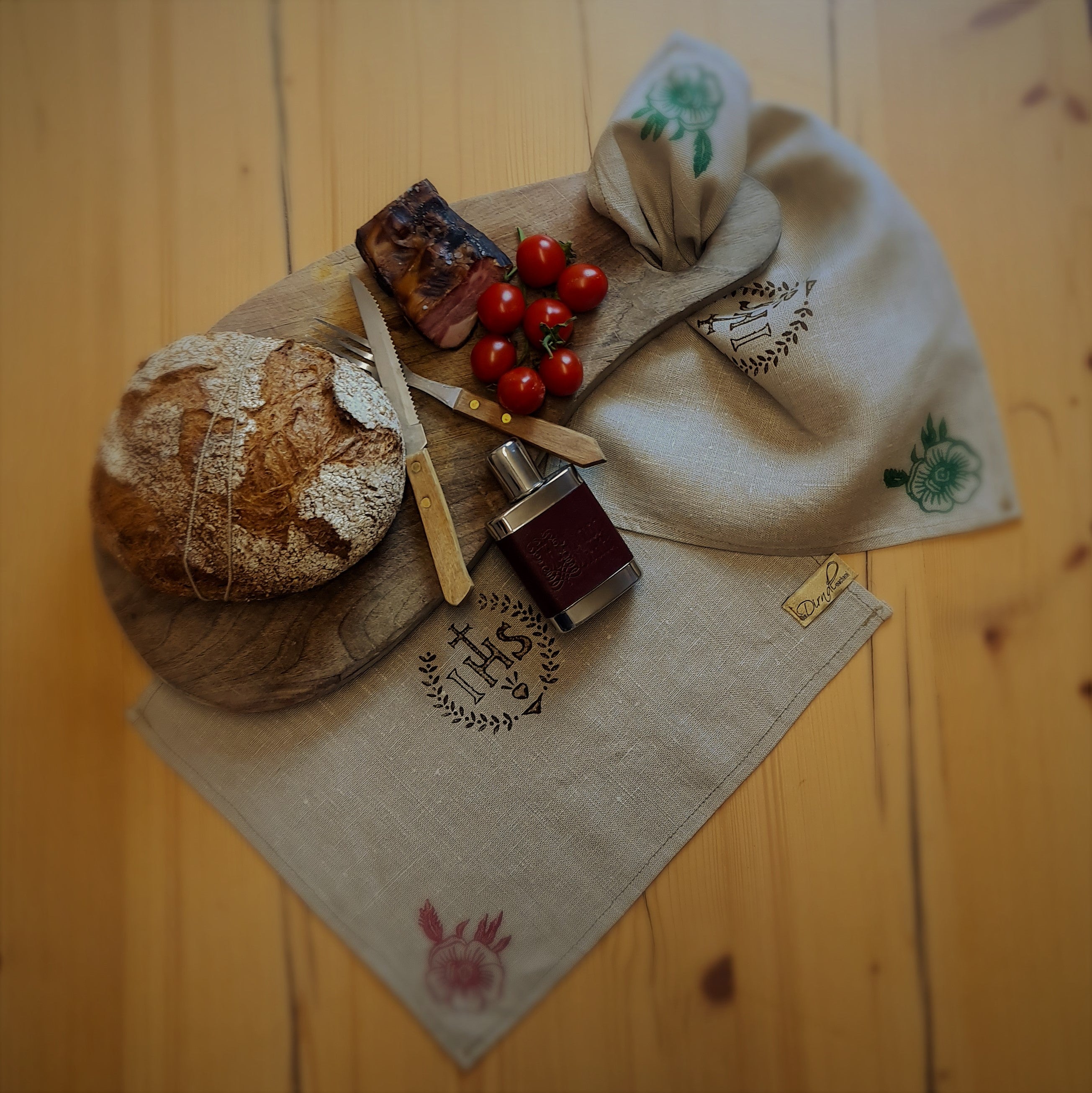 Handdruck - Brotkorbserviette "IHS"