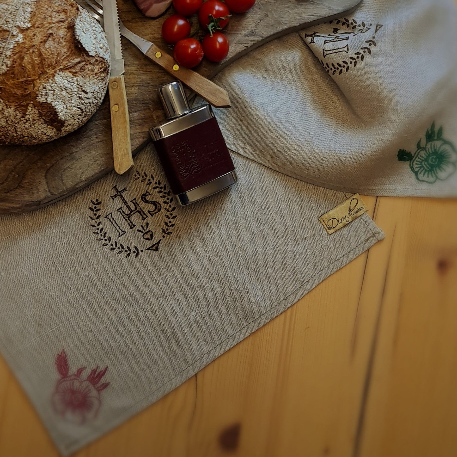 Handdruck - Brotkorbserviette "IHS"