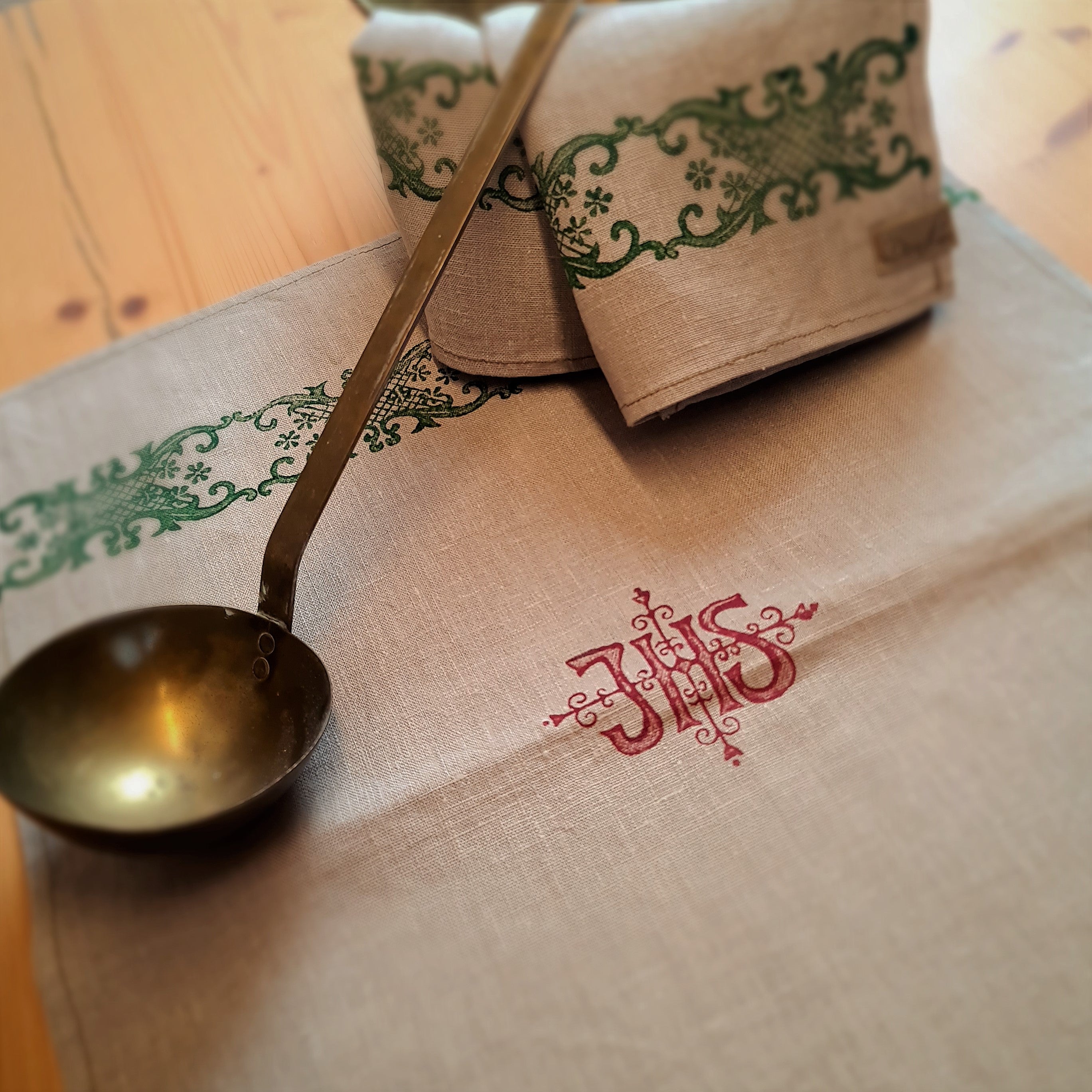 Handdruck - Geschirrtuch "IHS"