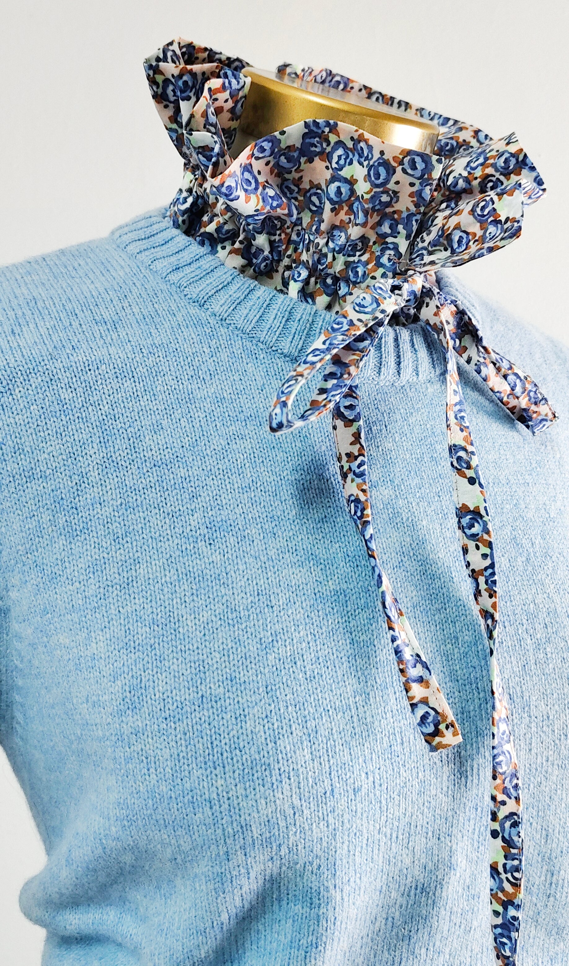 Funnelneck - gerüschter Jabotkragen "JAIMY"