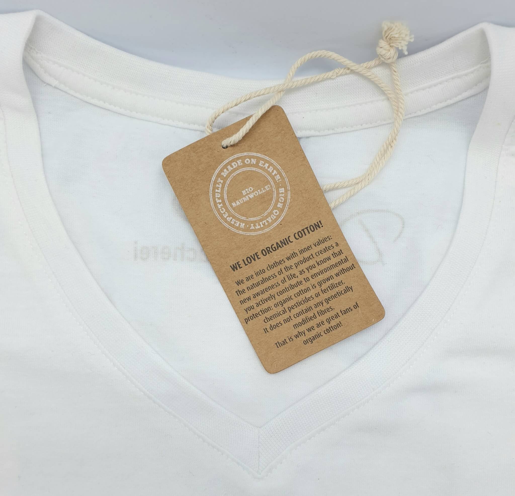 Shirt für Damen mit aufgedrucktem Spruch in Mundart und Hirsch in weiß aus Biobaumwolle